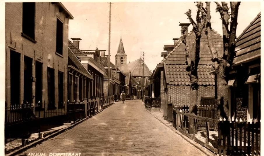 Badkamer met kunst en regendouche